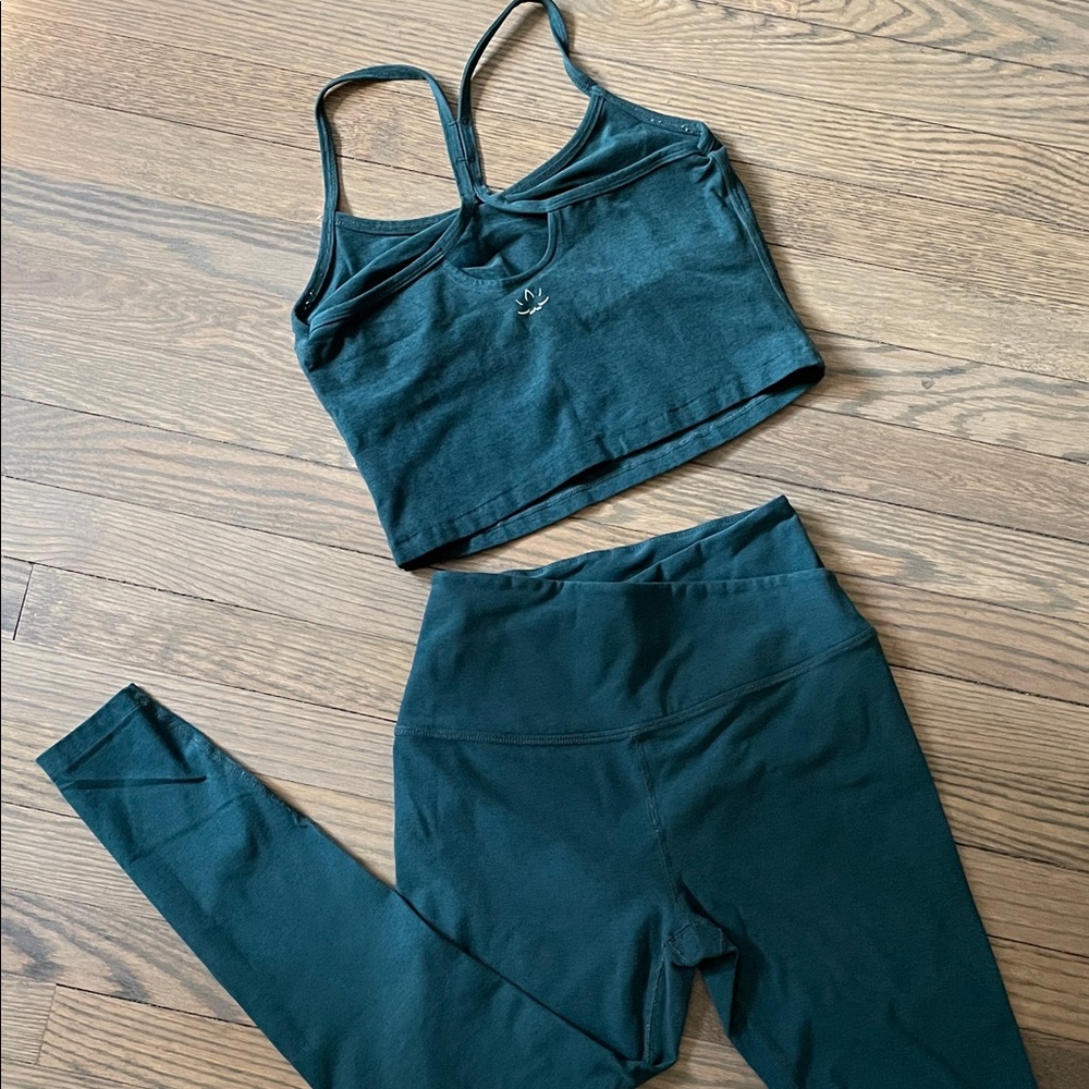 Beyond Yoga Activewear Set in Dark Green